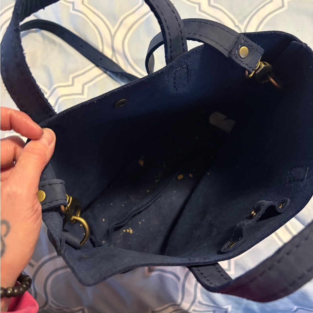 Stylish Navy Leather Crossbody Bag - Picture 4 of 4